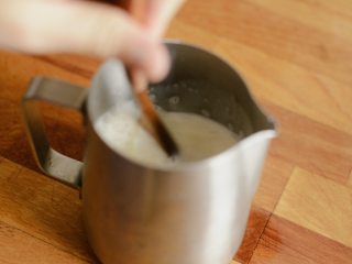 17、两种珍珠+波霸奶茶,牛奶加热，和奶粉混合，变成超级浓郁的牛奶。