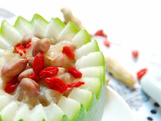 11、花生银耳冬瓜盅,成品。