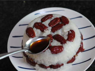 14、湖南+红糖甑糕,趁热将红糖水淋在蒸好的甑糕上