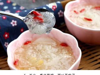 6、养颜清肺银耳羹,口感粘稠爽滑，香甜可口的银耳枸杞甜品就出锅了