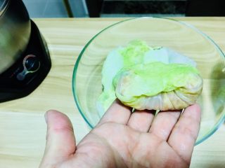 22、仪式感的宴席菜-莲花翡翠卷,反过来就是这样的,所以选大白菜的时候尽量选大一点的,这样包起来比较好包