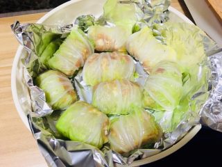 23、仪式感的宴席菜-莲花翡翠卷,都包好了以后放到蒸笼里,一般如果是家里吃的话七八个足够了,最重要的也是要看盘子,到底能装多少