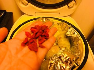 25、仪式感的宴席菜-莲花翡翠卷,放入枸杞