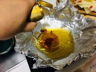 29、仪式感的宴席菜-莲花翡翠卷,倒入蒸鱼豉油,淋在白菜卷上开始拍照吧????发挥你的想象力,用家里各种各样的盘子搭房子吧