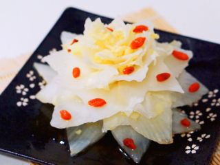 33、仪式感的宴席菜-莲花翡翠卷,有没有很美?真的不想吃,其实这朵花根本就不是用来吃的,哈哈哈哈,那就是为了照相生存的