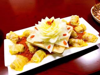 37、仪式感的宴席菜-莲花翡翠卷,这种就是大盘,我个人还是很喜欢大盘子,大气,哈哈哈