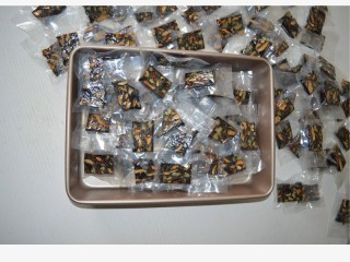 5、手工阿胶糕,按照这个比例 一斤阿胶能出3.5斤阿胶糕 