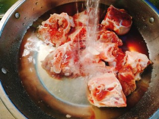 3、家乡菜+笋干筒骨汤,冲洗干净