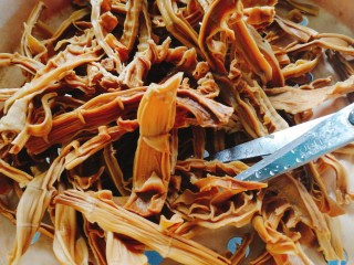 6、家乡菜+笋干筒骨汤,剪短