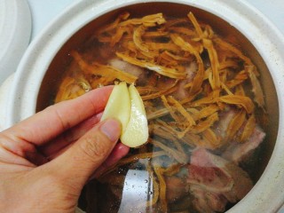 10、家乡菜+笋干筒骨汤,加两片生姜