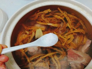 11、家乡菜+笋干筒骨汤,适量盐