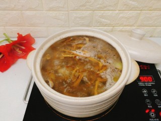 15、家乡菜+笋干筒骨汤,转中小火煲1个半小时