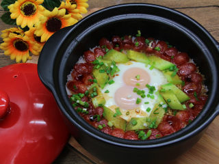 10、广式腊肠煲仔饭,成品