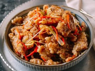 16、东北锅包肉,外面店里的都是很大块，家庭版本的可以做小点。