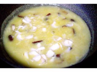 8、玉米百合红枣糊,小火继续熬2分钟即可关火