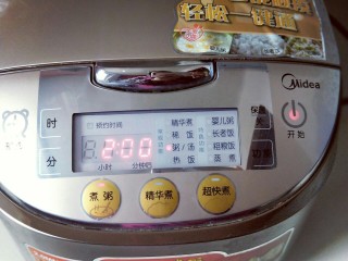 19、腊八节-腊八粥,启动电饭煲煮粥功能，自动时间为2小时。