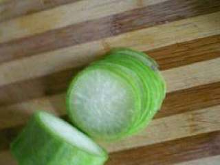 1、幸福花开, 青萝卜切薄片