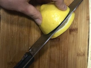 3、浅湘食光&蜜汁柠檬酱,柠檬切片，不要太薄，以便炖后不成型