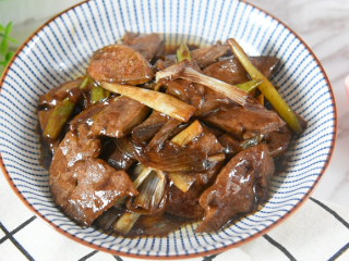 12、酱爆猪肝这样做，滑嫩下饭，1个技巧搞定它,炒匀盛出即可