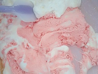 6、过年智胜熊孩子利器☞美味棒棒糖，家庭快手制作,加入粉类。