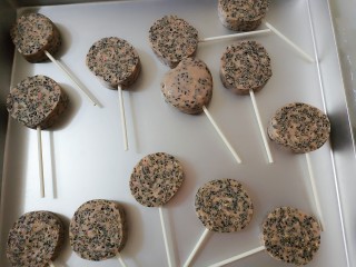 16、过年智胜熊孩子利器☞美味棒棒糖，家庭快手制作,穿好。