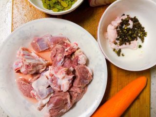 1、冬日暖心菜～羊肉焖黎麦饭,所需食材如图