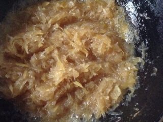 7、蜂蜜柚子茶,7、小火熬煮1.5小时 至水分已干，柚子肉变得透明浓稠即可关火