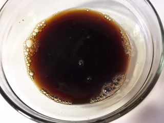 3、蜂蜜红糖粑粑,搅拌均匀备用