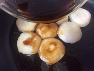 13、蜂蜜红糖粑粑,加入红糖蜂蜜水