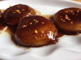 16、蜂蜜红糖粑粑,装盘，撒入桂花装饰即可