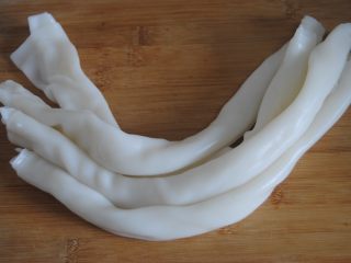 2、猪肝拌卷粉,卷粉微波炉稍微叮一下