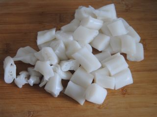 3、猪肝拌卷粉,切成小段