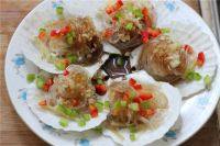 8、蒜蓉粉丝扇贝,蒸锅中水开后放入扇贝，大火蒸5分钟立即出锅