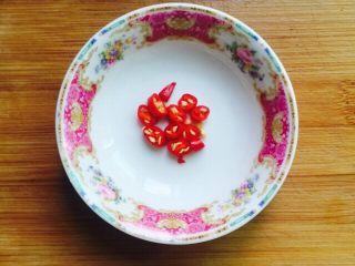 5、双笋炒虾仁（芦笋+玉米笋）,小米椒切圈备用