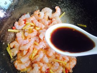 24、双笋炒虾仁（芦笋+玉米笋）,加一勺生抽