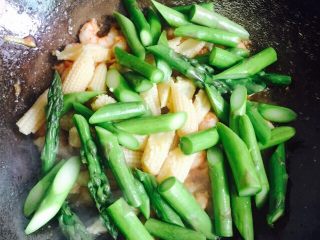 28、双笋炒虾仁（芦笋+玉米笋）,最后再放入芦笋