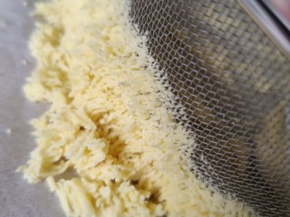 5、家庭版自制减脂绿豆糕（麻油蜂蜜版，无黄油无白砂糖无麦芽糖）,幸亏我家有这个筛网，不然我要累死了