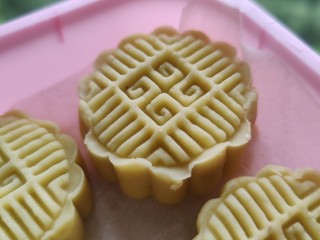 10、家庭版自制减脂绿豆糕（麻油蜂蜜版，无黄油无白砂糖无麦芽糖）,模具要刷点油才好脱模