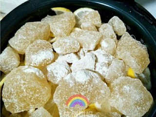 7、非常有效！川贝柠檬膏！（电饭锅版）,如此循环放完全部材料，放入川贝粉。然后用煲汤或熬粥的选项，就是那个两小时左右的，然后保温12小时以上（拔不拔电源都没关系）。