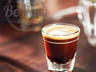 8、万圣节家庭版南瓜拿铁,家里有意式咖啡机的小伙伴可以用一份浓缩咖啡液代替步骤6；然后将南瓜牛奶液混入咖啡待用；（此步骤忘记拍片，请小伙伴们自行脑补，Sorry☕️）