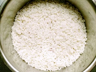 8、甑糕,上面这一层糯米也要铺的厚厚的