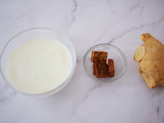 1、红糖姜撞奶,准备好材料