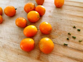 3、自做金桔柠檬茶,不只能止咳化痰,还是面包好伴侣,去蒂。