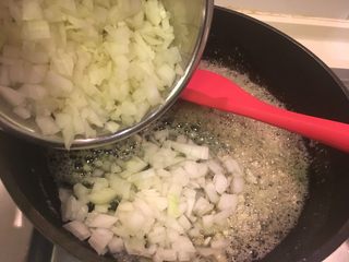 12、意大利肉酱面,加洋葱末