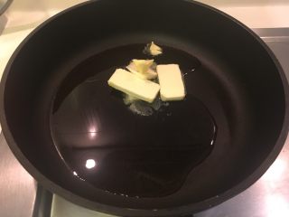 10、意大利肉酱面,起锅，橄榄油、奶油烧热融化