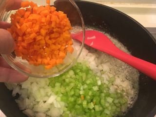 14、意大利肉酱面,红萝卜末也加进去