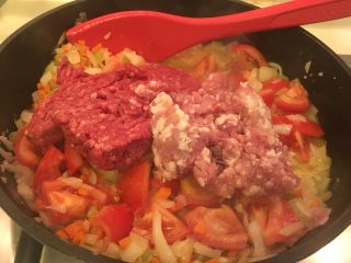 19、意大利肉酱面,加入牛、猪绞肉