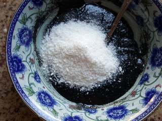 2、黑芝麻酱吐司,2.加入椰蓉，搅拌均匀。