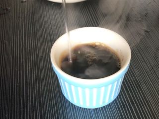 7、红豆发糕,红糖用温水融化