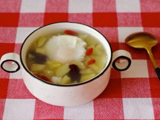 12、苹果红枣酒酿蛋,可以吃了,我吃小碗的,先生吃大碗。